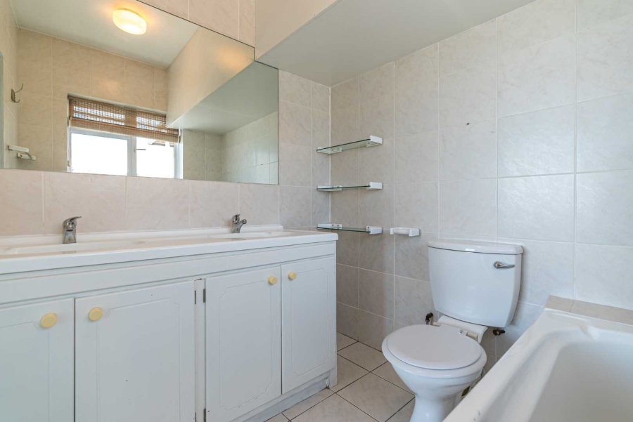 2 Bedroom Property for Sale in Sea Point Western Cape